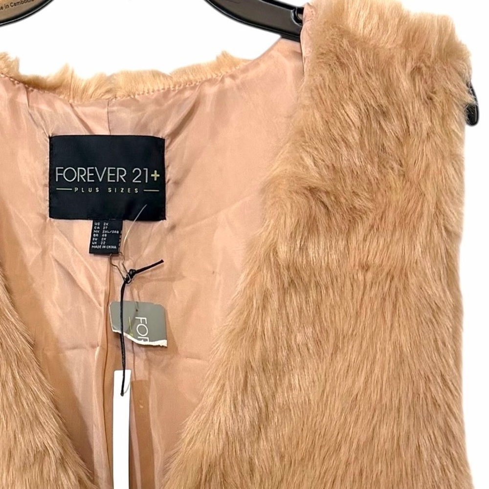 NWT Dusty Rose Faux Fur Vest - Picture 6 of 6